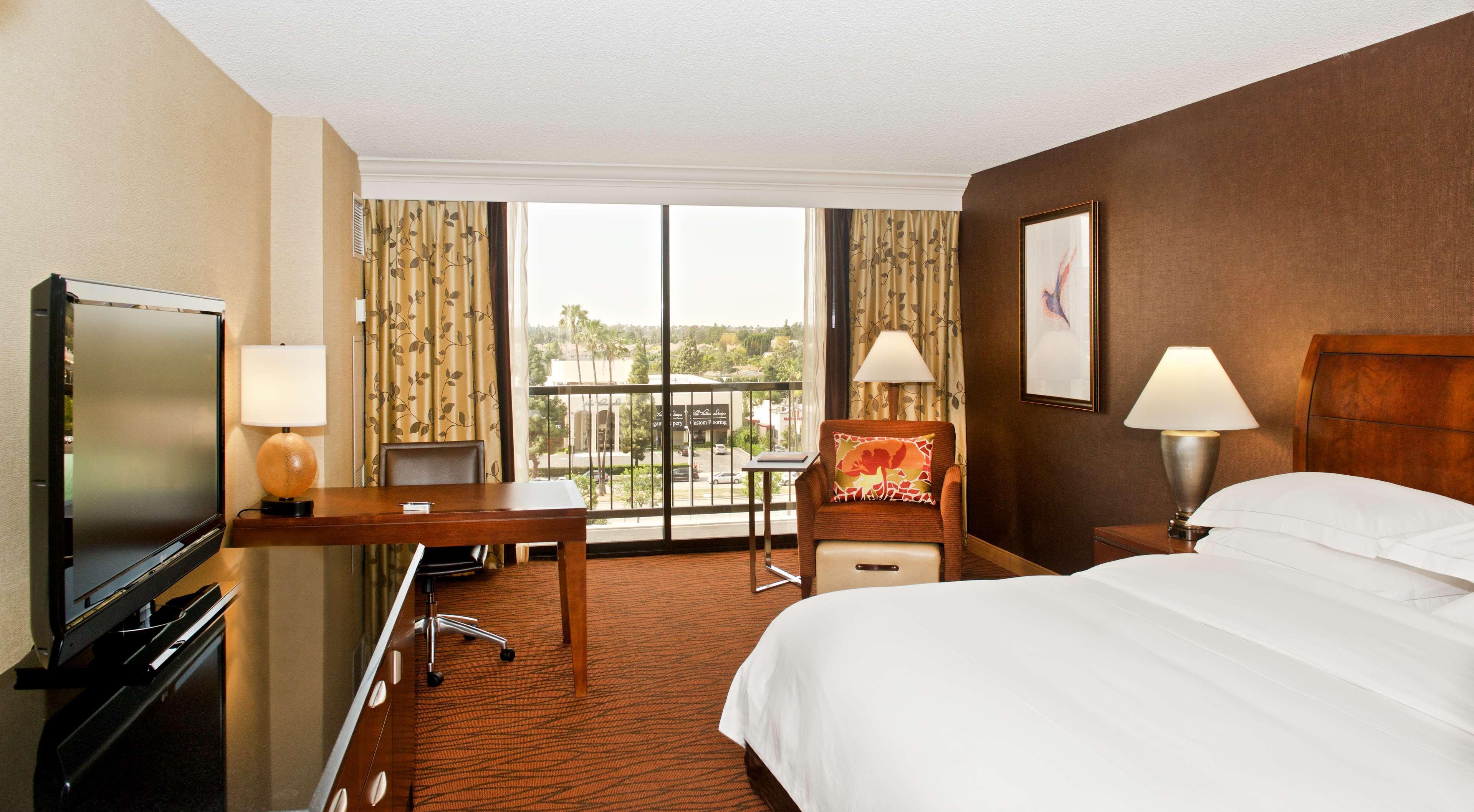 Hilton Orange County/Costa Mesa Hotel Exterior foto