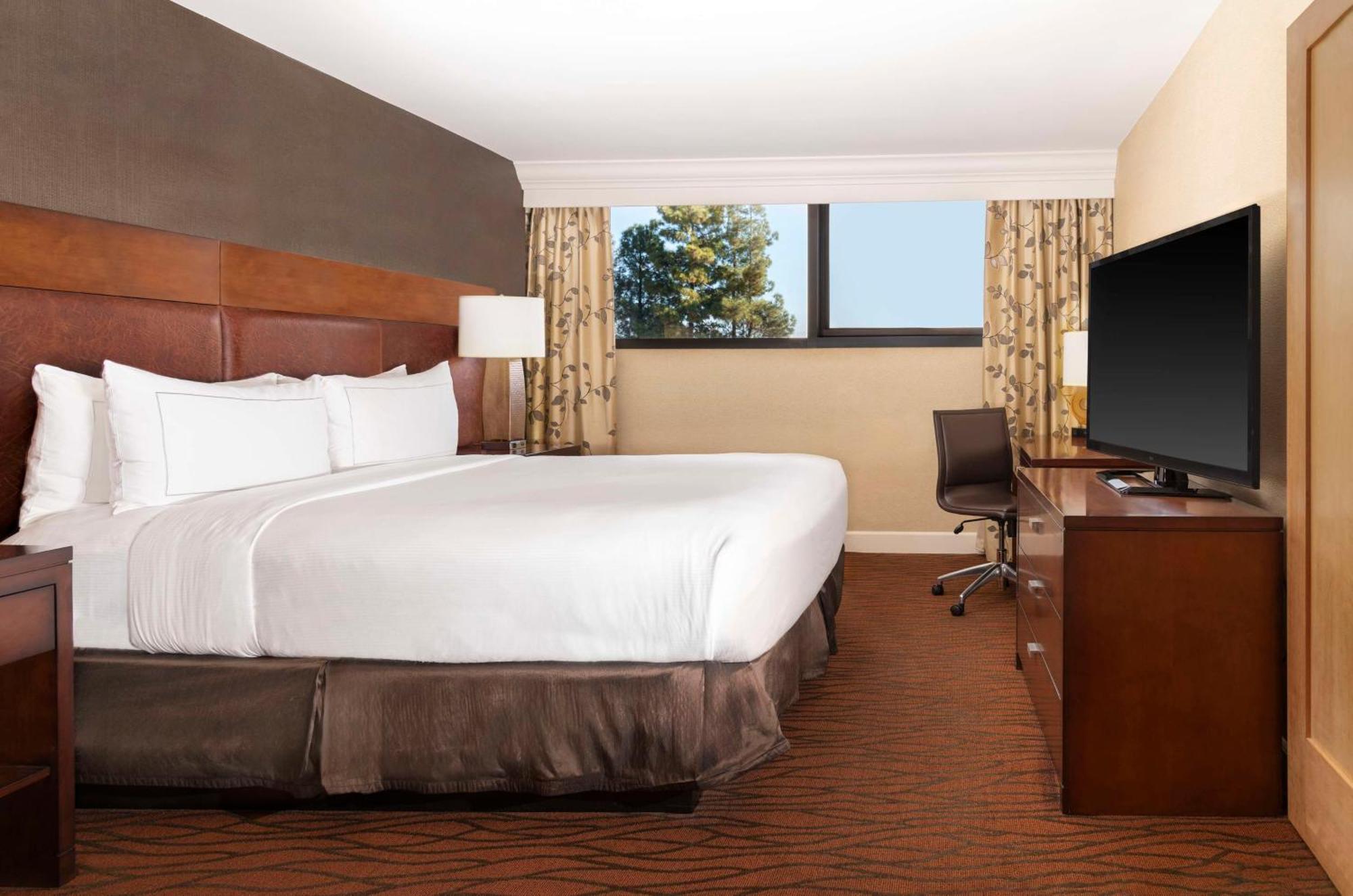 Hilton Orange County/Costa Mesa Hotel Exterior foto